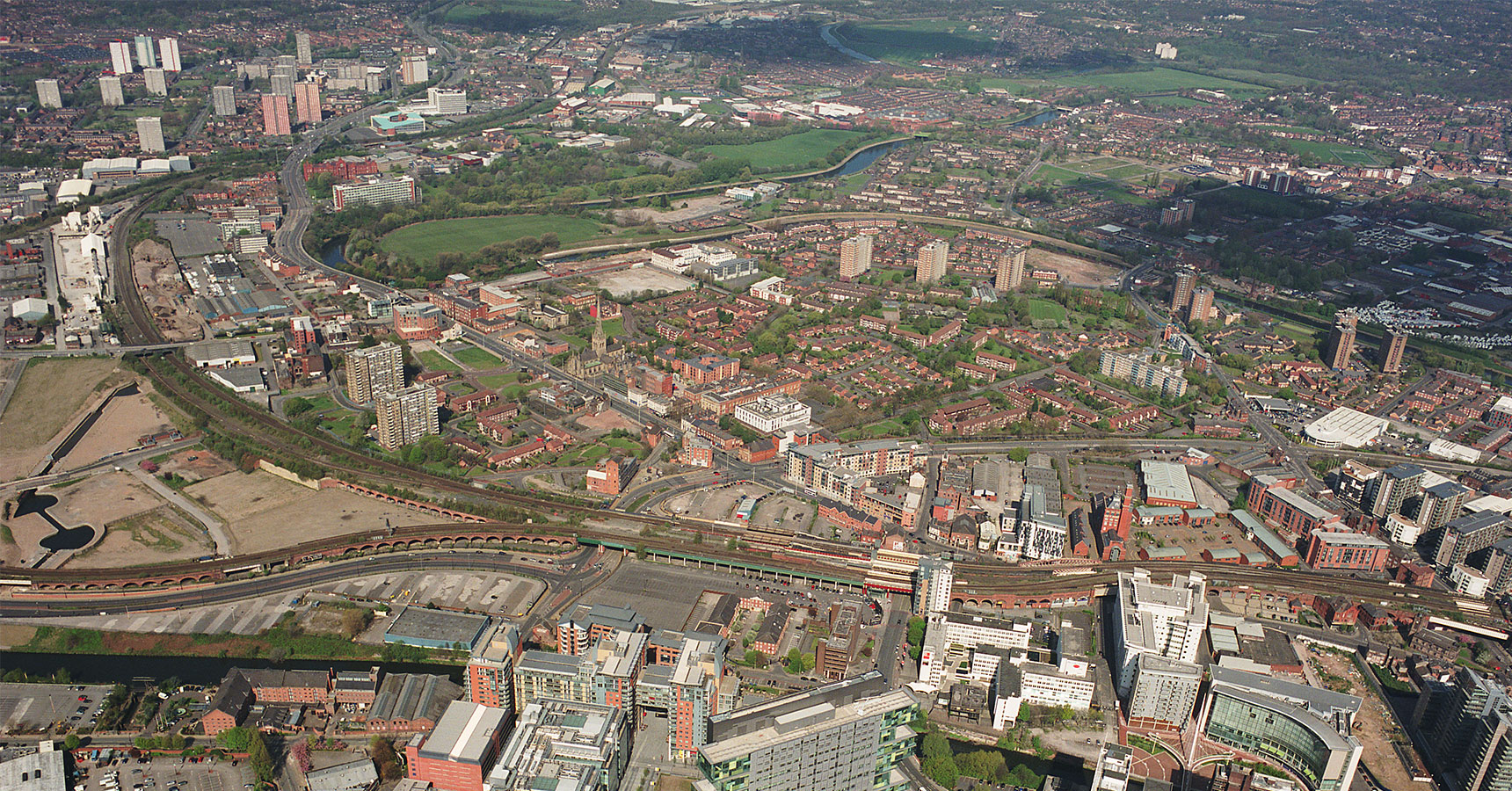 //uistudio.co.uk/wp-content/uploads/2018/01/2392_Salford-Central_Aerial-view_1720x900.jpg